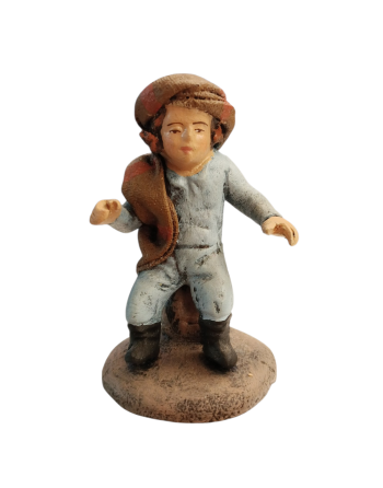 Niño sentado para el Belén...