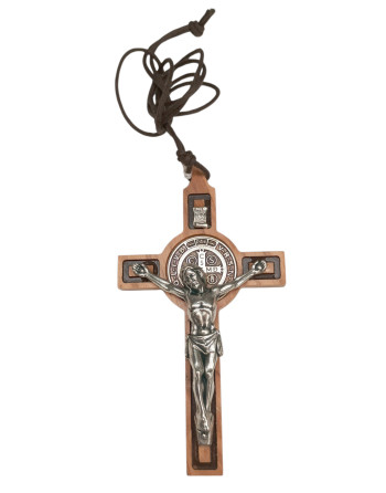 Cruz de San Benito en madera.