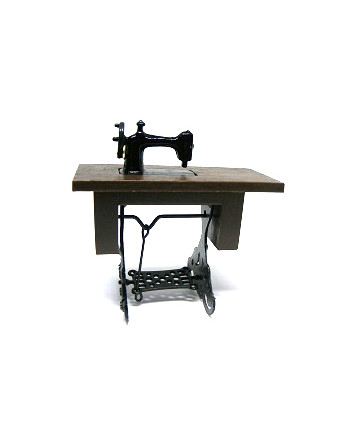 Máquina de coser. 1/12. 2451